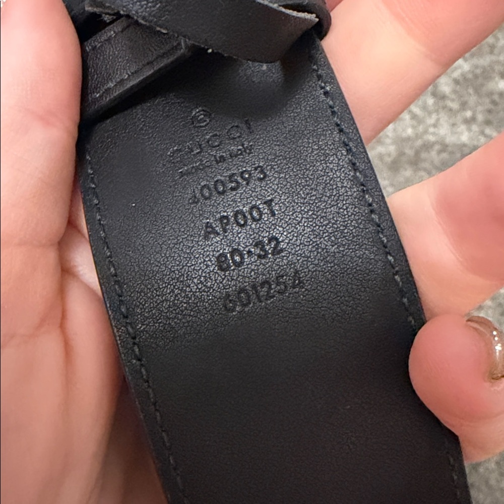 Gucci Black Leather Belt with large Gold GG Buckle - Picture 11 of 11
